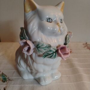 Adorable Vintage Ceramic Kitty Cat Figurine